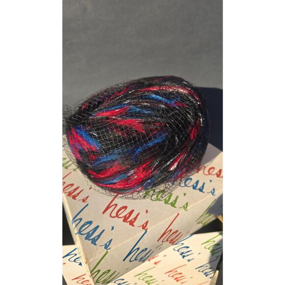 Vintage Hess's Hat Pillbox Fitted Womens Black Red Blue Feather Veil Net 50s - Picture 2 of 9